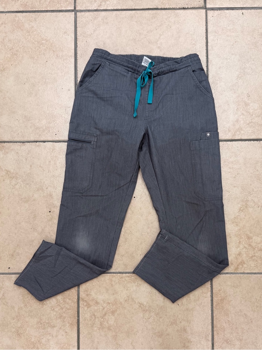 FIGS Technical Collection Straight Leg Scrub Pants Gray Women’s Sz XS TW2000R